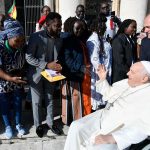 Pope Francis Instagram - EN: In every personal or social situation or circumstance of our life, the Lord is present and calls to us to inhabit our own time, to share our life with others, to mingle with the joys and sorrows of the world. #GeneralAudience PT: Em cada situação e circunstância pessoal ou social da nossa vida, o Senhor está presente e chama-nos a viver o nosso tempo, a partilhar a vida dos outros, a misturar-nos nas alegrias e tristezas do mundo. #AudiênciaGeral ES: En toda situación y circunstancia personal o social de nuestra vida, el Señor está presente y nos llama a habitar nuestro tiempo, a compartir la vida de los otros, a mezclarnos en las alegrías y los dolores del mundo. #AudienciaGeneral IT: In ogni situazione e circostanza personale o sociale della nostra vita, il Signore è presente e ci chiama ad abitare il nostro tempo, a condividere la vita degli altri, a mescolarci alle gioie e ai dolori del mondo. #UdienzaGenerale FR: Dans chaque situation et circonstance personnelle ou sociale de notre vie, le Seigneur est présent et nous appelle à habiter notre temps, à partager la vie des autres, à nous mêler aux joies et aux peines du monde. #AudienceGénérale DE: In jeder Situation und persönlichen wie gesellschaftlichen Lebenslage ist der Herr gegenwärtig und ruft uns auf, unsere Zeit zu bewohnen, das Leben der Anderen zu teilen und uns unter die Freuden und Leiden der Welt zu mischen. #Generalaudienz Vatican City