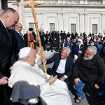 Pope Francis Instagram - EN: In every personal or social situation or circumstance of our life, the Lord is present and calls to us to inhabit our own time, to share our life with others, to mingle with the joys and sorrows of the world. #GeneralAudience PT: Em cada situação e circunstância pessoal ou social da nossa vida, o Senhor está presente e chama-nos a viver o nosso tempo, a partilhar a vida dos outros, a misturar-nos nas alegrias e tristezas do mundo. #AudiênciaGeral ES: En toda situación y circunstancia personal o social de nuestra vida, el Señor está presente y nos llama a habitar nuestro tiempo, a compartir la vida de los otros, a mezclarnos en las alegrías y los dolores del mundo. #AudienciaGeneral IT: In ogni situazione e circostanza personale o sociale della nostra vita, il Signore è presente e ci chiama ad abitare il nostro tempo, a condividere la vita degli altri, a mescolarci alle gioie e ai dolori del mondo. #UdienzaGenerale FR: Dans chaque situation et circonstance personnelle ou sociale de notre vie, le Seigneur est présent et nous appelle à habiter notre temps, à partager la vie des autres, à nous mêler aux joies et aux peines du monde. #AudienceGénérale DE: In jeder Situation und persönlichen wie gesellschaftlichen Lebenslage ist der Herr gegenwärtig und ruft uns auf, unsere Zeit zu bewohnen, das Leben der Anderen zu teilen und uns unter die Freuden und Leiden der Welt zu mischen. #Generalaudienz Vatican City