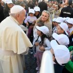 Pope Francis Instagram - EN: In every personal or social situation or circumstance of our life, the Lord is present and calls to us to inhabit our own time, to share our life with others, to mingle with the joys and sorrows of the world. #GeneralAudience PT: Em cada situação e circunstância pessoal ou social da nossa vida, o Senhor está presente e chama-nos a viver o nosso tempo, a partilhar a vida dos outros, a misturar-nos nas alegrias e tristezas do mundo. #AudiênciaGeral ES: En toda situación y circunstancia personal o social de nuestra vida, el Señor está presente y nos llama a habitar nuestro tiempo, a compartir la vida de los otros, a mezclarnos en las alegrías y los dolores del mundo. #AudienciaGeneral IT: In ogni situazione e circostanza personale o sociale della nostra vita, il Signore è presente e ci chiama ad abitare il nostro tempo, a condividere la vita degli altri, a mescolarci alle gioie e ai dolori del mondo. #UdienzaGenerale FR: Dans chaque situation et circonstance personnelle ou sociale de notre vie, le Seigneur est présent et nous appelle à habiter notre temps, à partager la vie des autres, à nous mêler aux joies et aux peines du monde. #AudienceGénérale DE: In jeder Situation und persönlichen wie gesellschaftlichen Lebenslage ist der Herr gegenwärtig und ruft uns auf, unsere Zeit zu bewohnen, das Leben der Anderen zu teilen und uns unter die Freuden und Leiden der Welt zu mischen. #Generalaudienz Vatican City