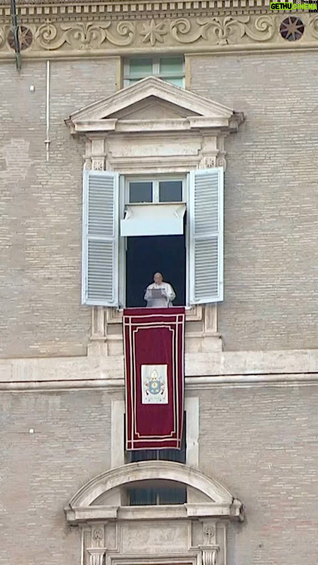 Pope Francis Instagram - EN: In the Child Jesus, we see God made man. And so let us look at Him, let us wonder at His humility. Contemplating Jesus, staying before Him, adoring Him in the Eucharist: it is not wasting time, but giving meaning to time. ES: En el Niño Jesús, vemos a Dios hecho hombre. Por eso, contemplémosle, maravillémonos de su humildad. Contemplar a Jesús, estar ante Él, adorarlo en la Eucaristía: no es perder el tiempo, sino darle sentido al tiempo. PT: Em Jesus Menino, de fato, vemos Deus feito homem. E então olhemos para Ele, maravilhemo-nos com a sua humildade. Contemplar Jesus, permanecer diante d’Ele, adorá-lo na Eucaristia: não é perder tempo, mas é dar sentido ao tempo. IT: In Gesù Bambino vediamo Dio fatto uomo. E allora guardiamo a Lui, meravigliamoci della sua umiltà. Contemplare Gesù, restare davanti a Lui, adorarlo nell’Eucaristia: non è perdere tempo, ma è dare senso al tempo. Adorare non è perdere tempo, ma dare senso al tempo: questo è importante, lo ripeto: adorare non è perdere tempo, ma dare senso al tempo; FR: En l’Enfant Jésus, nous voyons Dieu fait homme. Alors, regardons-le, émerveillons-nous de son humilité. Contempler Jésus, se tenir devant Lui, l’adorer dans l’Eucharistie : ce n’est pas perdre son temps, mais c’est donner un sens au temps. Piazza San Pietro in Vaticano