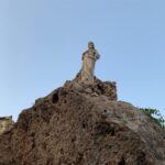 Pouria Poursorkh Instagram - . . دشمنان خود را دوست بدارید و برای کسانی که به شما جفا می کنند دعا کنید. زیرا او (پدر اسمانی شما) افتاب خود را بر بدان و نیکان یکسان می تاباند و باران خود را بر درستکاران و بدکاران می باراند. اگر کسانی که شما را دوست دارند دوست بدارید چه اجری دارید؟ مگر باجیگران (گناه کاران) نیز اینکار را نمی کنند؟ . -خداوند حال دلمون وو خوب كنه ،اينهمه بيرحمى نسبت به همه چى از كِى رفته تو دلامون؟-