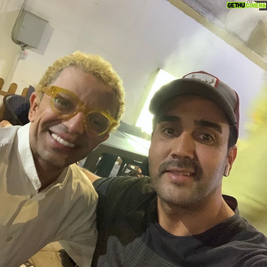 Pouria Poursorkh Instagram - بعضى از كارها ديدنش هم سخته،چه برسه به بازى كردنش...در كنار فرزين محدث عزيز كه بعد از ديدن نمايشش متحير شدم از اينهمه زحمت و خلاقيت ... ديدن نمايش #اين_يك_اعتراف _است رو بشدت به دوستداران هنر اصيل تئاتر توصيه ميكنم Nofelloshato Theater Complex عمارت نمایشی نوفل لوشاتو