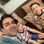Pouria Poursorkh Instagram - . چند نكته مهم در مورد كمك به ساميار عزيز : اول از همه دوستانى از خارج از كشور و بخصوص اروپا در دايركت پيام دادن براى تأمين داروهاى ساميار ،كه ممنون ميشم از دوستانى كه شرايطش رو دارند اعلام آمادگى كنند تا راه هام بهترى براى رسوندن داروهابدست خانواده شون پيدا كنيم. . دوم اينكه كمكهاى نقدى رو صرفاً به كارت مادر خانواده واريز كنيد-كه بوضوح زير ويديو مشخصه- و چقدر ممنون ميشم اگر فيش رو هم براى من دايركت كنيد چون براى يه روز خوب برنامه دارم براش.. . و آخر اينكه چند تن از پزشكان محترم از طريق دايركت اعلام آمادگى كردن براى كمك به ساميار كه ضمن تشكر اطلاعاتشون رو سريع به خانواده محترم ساميار اعلام ميكنم.