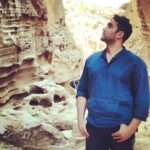 Pouria Poursorkh Instagram - يكى اون بالا منو دوست داره ... حواسش به منه و ميدونه من هم مثل هر آدمى ...گاهى ... با وجود همه اطرافيام ،،، حس ميكنم تنهام... دلم ميگيره...ميترسم و احساس ضعف ميكنم... بدجور حس حضورش ميچسبه تو اين لحظات...يكى اون بالا منو دوست داره و حواسش به من هست🙏 Hormozgan Province