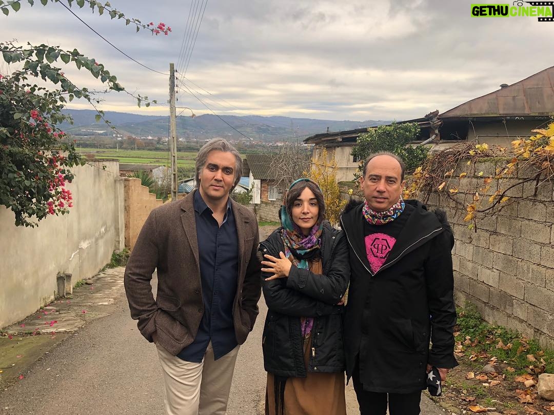 Pouria Poursorkh Instagram - خداداد جلالي عزيز ...ممنون از تمام درس هايي كه آموختيد...نه فقط سينما كه درس انسانيت رو خوب ميدونيد...ممنون از تمام روزها و خاطرات خوبي كه در كنارتون داشتم...در كنار خداداد جلالي و بازيگر كاربلد و خوش قلبمون سمانه نصري عزيز كه بسيار از او خواهيد شنيد #زَني_با_ارابه_چوبي