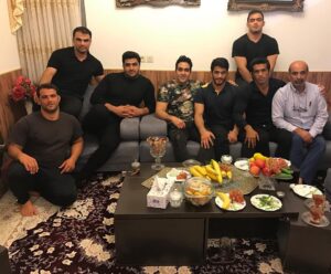 Pouria Poursorkh Instagram - مهمان سفره پر محبت خانواده محترم پهلوان حسن يزداني...افتخار ايران🙏💐