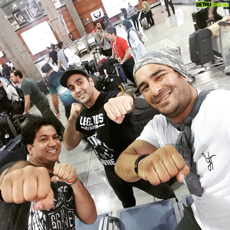 Pouria Poursorkh - 99.8K Likes - سلام 🇮🇷💪🏽...يه تشكر حسابي از همه همسفراي گلم...آقاي رنجكشان نازنين مالك محترم دلتابان و پسر كاربلدشون بهادر عزيز، حامد لشگري با معرفت...ليدراهاي باشخصيت و بچه هاي با عشق دفتر تهران دلتابان كه كلي زحمت داديم به تك تكشون...يه سري رفيق نيمه راه و باحال هم داشتيم كه بازي آخرو پيچوندن اميرعلي و سعيد و پدرام كه رسيديم دارم براشون👊🏾