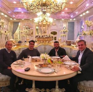 Pouria Poursorkh Instagram - 😂رفيق با معرفتش خوبه.... غيب گفتم😊