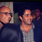 Pouria Poursorkh Instagram - آدماي بزرگ نقاط قوت خودشون رو تو بقيه ميبينن و نقاط ضعف بقيه رو به بزرگي خودشون نميبينن و ميگذرن ...مهدي جون ساليان ِ ساله كه از خودت ياد گرفتم تو دوراني كه همه بيرحمانه پشت سر كسايي كه بهشون خوبي كردن ،حرف ميزنن، ،،حتي پشت سر دشمنم هم حرف نزنم ...فرهنگ پشت سر گويي و نمكدان شكستن كه روز بروز داره نهادينه ميشه ولي با حضور امثال تو ميشه گفت كه هنوز مردونگي نمرده... به خودم ميبالم كه كه رفيق و استادي مثل تو دارم 💙💐