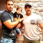 Pouria Poursorkh Instagram - با دوست، برادر و مربي خوبم كيوان كه عمر دوستيمون داره به بيست سال ميرسه و البته گل سرسبد جمع كوچولوي خوردني و خوش اخلاقش البته😘
