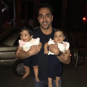 Pouria Poursorkh Instagram - ببينين آخر شبي چي گيرمون اومد... دو تا فرشته خوردني👶🏼👶🏼... خدا براي خونواده هاشون نگه داره تمام ني ني هارو