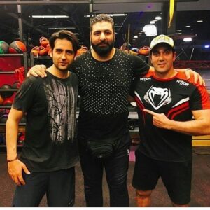 Pouria Poursorkh Instagram - باز هم كپل شدم و يادم افتاد بچسبم به تمرين... ممنون از علي استكي عزيز كه هميشه رفيقه و برادر...