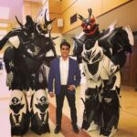 Pouria Poursorkh Instagram - امسال هم تموم شد با همه اتفاقاي خوب و بدش... نميخوام با ياداوري اتفاقات بد كام كسي رو تلخ كنم ،،ميخوام به اتفاقاي خوب اشاره كنم كه بهترينش حضور شما دوستان و همراهان گلم بود كه هميشه و در همه حال كنارم بوديد ... ممنونم از تك تكتون كه هميشه و به هر مناسبت از دور و نزديك من رو حمايت كرديد...اميدوارم لايق محبتتون باشم...ممنون ميشم با خوندن اين پست فاتحه اي نثار روح بزرگ علي معلم و حسن جوهرچي و باقي عزيزاني كه امسال مارو تنها گذاشتن ،داشته باشيم پيشاپيش سال نو مبارك و بدونيد كه مثل اين دو تا آدم آهني غول پيكر پشتم به شما گرمه و رو شما حساب ميكنم💙... درود به تك تك دوستااااااام و دوستدارااااام💪🏽🙏🌹