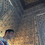 Pouria Poursorkh Instagram - منم مثل خيلي از دوستداراي فيلم و سينما مجذوب روايت جذاب سريال Game of thrones شدم و خوره وار هر فصل پيگير بازي غير قابل پيش بيني تاج و تخت شدم...لوكيشن كاخ الكازار در شهر سويا لوكيشن اصلي خاندان مارتل منطقه دورن بود و فرصت ديدنش براي من بسيار لذتبخش... سعي كردم عكسايي بگيرم كه نزديك به نماهاي استفاده شده در فيلم باشه و اين لذت رو با شما دوستان شريك شم،حداقل با طرفداراي ايراني سريال ...بالاخره اينم يه مدل لذت بردن از اماكن تاريخيه Real Alcázar de Sevilla