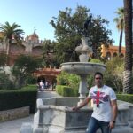 Pouria Poursorkh Instagram - منم مثل خيلي از دوستداراي فيلم و سينما مجذوب روايت جذاب سريال Game of thrones شدم و خوره وار هر فصل پيگير بازي غير قابل پيش بيني تاج و تخت شدم...لوكيشن كاخ الكازار در شهر سويا لوكيشن اصلي خاندان مارتل منطقه دورن بود و فرصت ديدنش براي من بسيار لذتبخش... سعي كردم عكسايي بگيرم كه نزديك به نماهاي استفاده شده در فيلم باشه و اين لذت رو با شما دوستان شريك شم،حداقل با طرفداراي ايراني سريال ...بالاخره اينم يه مدل لذت بردن از اماكن تاريخيه Real Alcázar de Sevilla