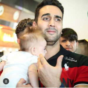 Pouria Poursorkh Instagram - گزارش تصويري از يك آشنايي ساده ...از نگاهش معلومه آشنا در اومديم😍 مدل مووووووووت منو كشت اخه با نمكِ خوردني