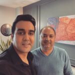 Pouria Poursorkh Instagram - . دوستان خوب ، روش خداوند براى محافظت از ما هستند...رفيق قديمى...ممنون كه هستى💝💐 شهران کوهسار