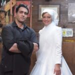 Pouria Poursorkh Instagram - . فیلمبرداری «هولیا» به کارگردانی مرتضی آتش‌زمزم با حضور پوریا پورسرخ و هولیا دیکن ادمه دارد. به گزارش خبرگزاری مهر به نقل از روابط عمومی پروژه، کمدی فانتزی «هولیا» به کارگردانی مرتضی آتش زمزم که به تازگی در تهران کلید خورده، در نیمه راه تولید قرار دارد. در سکانس‌های اخیر، پوریا پورسرخ و هولیا دیکن Hulya Diken بازیگر ترکیه‌ای مقابل دوربین رفتند. محمدرضا هدایتی، علی انصاریان، مریم امیر جلالی، بهراد خرازی، محمد فیلی و افشین سنگ چاپ، مجید شهریاری، شیوا خسرو مهر، شراره رخام در این فیلم بازی دارند. تدوین همزمان این فیلم توسط کاوس آقایی انجام می‌شود و تصویربرداری هوایی پروژه نیز بر عهده مصطفی علی پور حقیقی است. سازندگان به جای خلاصه داستان، این متن را ارائه داده‌اند: «در ایران پدر و مادرها به بچه‌هاشون اجازه هر کاری را نمی‌دهند، ولی همیشه نوه داستانش فرق داره!». این ششمین فیلم سینمایی مرتضی آتش زمزم پس از فیلم‌های «مرگ سپید»، «بن بست»، «مالیخولیا»، «سیمین» و «نیروانا» محسوب می‌شود. سایر عوامل اصلی فیلم سینمایی «هولیا» عبارتند از تهیه کنندگان: ایرج تقی پور، مرتضی آتش زمزم، نویسندگان: مرتضی آتش زمزم و جلال‌الدین دری، مدیر فیلمبرداری: محمد فضیله، مدیر برنامه‌ریزی و سرپرست گروه کارگردانی: مسعود حقی، مدیر تولید: ابوالفضل آتش زمزم، مدیر صدابرداری: میثم یاردیلو، طراح گریم: مهیاد میمی، طراح صحنه و لباس: علی سنگینی، فیلمبردار: امین اسحاقیان، جانشین تولید: مهدی رجبی، عکاس: آرش شاه محمدی، برنامه ریز: امین رنجبر، دستیار کارگردان: لیلا نصر، منشی صحنه: مرجان بهرامی، مشاور پروژه: محسن کیانی، مدیر تدارکات: مهدی رهبری، امور مالی: حجت شمس، نورپرداز: یاسر آقاامینی ها، گروه فیلمبرداری: سلمان مهدی پورچرمهینی، امین کیانی، دیگر بازیگران: شیوا طاهری، مهدی امینی، علی کوچولو، مریم نقیب، شیما جوهری، هدی استواری، غلام نیک نژاد، مهدی حسینی، شاهین آقا بیگی، حمید خدادادی، حجت شمس، هما شمس، پریا غنی زاده، لیلا نصر، لیدا سجادیه، بهنام سعدی، علی رفیعی و بازیگر نوجوان امیرحسین سهرابی، گروه موسیقی: علی اسماعیلی، امیر دهقانی، علیرضا رحیمی بشر، ماکان فرجی، آراد یادگار فرد، پدرام ایرانشاهی، مجریان گریم: بهنام نوروزی، مریم هارونی، تصویربردار پشت صحنه: محمود کریمی، دستیار صدا: سهیل صفاری، دستیار صحنه: محمد حسین خسروی، دستیاران لباس: عطیه پیرهادی، زهرا حسینی، طراح لباس بازیگران خارجی: فرناز جاودان خرد، مترجمین: لادن سید کنعانی و فرشته زهرا حسین، مسئول هنروران: اشکان واحدی، دستیاران تدارکات: خبات صالحی