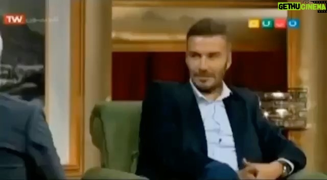Pouria Poursorkh Instagram - . اينم يه ورژن جالب تر...خداى من... باور نكردنيه...به حركت لبهاى ديويد بكهام دقت كنيدتا به سخت بودن تشخيص اينكه اين ويديو فيكه بيشتر پى ببريد...تحسين برانگيز و البته باز هم ميگم ترسنااااك 👀😂. . تبريك به بچه هاى گل @fakecinema