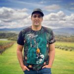 Pouria Poursorkh Instagram - . خدارو شكر ميكنم تولد امسال هم كنار خانواده ام بودم ...و باز هم خدا به من اين فرصت رو در زندگيم داد كه لذت ببرم از تبريك دوستام...ممنونم از تك تك دوستانى كه تولدم رو تبريك گفتن و آرزوى سلامت ، آرامش و سربلندى براى همه تون دارم... 🙏💐💝