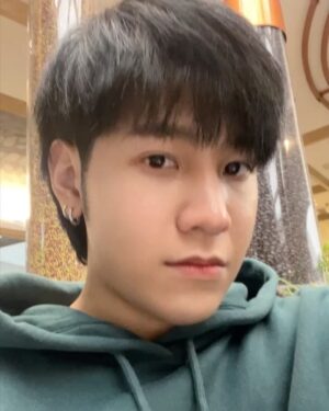 Prachaya Ruangroj Instagram - ลงทีละหลายๆ รูป และลงอีกทีเดือนหน้า. 😗