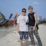 Prachaya Ruangroj Instagram - ปิดทริปพาพ่อมาลำบาก. รอบหน้าเป็นโร๊ดทริปดีกว่าเน๊าะ ทริปนี้พาพ่อปีนขึ้นปีนลงเรือไม่หยุด อีกนิดคงปีนเขาด้วยแล้ว. 😂