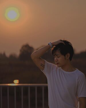 Prachaya Ruangroj Instagram - คิดแคปชั่นมันยาก..
ก็เลยคิดจะไปอยู่ข้างๆ แทน. ;)