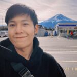Prachaya Ruangroj Instagram - ไม่มีกล้อง ไม่มีคนถ่ายให้ ก็ได้รูปแค่นี้แหล่ะ.. ถือว่าพอใจละ. 🤣 Kawakuchiko, Japan