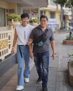 Prachaya Ruangroj Instagram - โอเค ตอนเย็นอยู่กับพ่อ..
เดี๋ยวดึกๆ ค่อยไปเค้าท์ดาวน์กะเพื่อน. 😈

ก็นับว่าเป็นปีที่ดีนะ..
ดีแล้วที่ยังมีชีวิตรอด. 😂