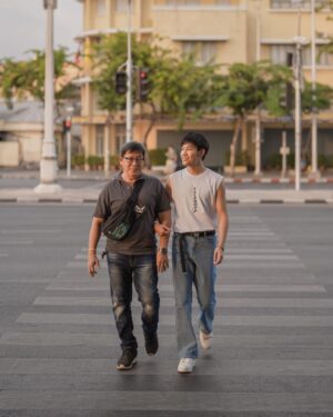 Prachaya Ruangroj Instagram - โอเค ตอนเย็นอยู่กับพ่อ..
เดี๋ยวดึกๆ ค่อยไปเค้าท์ดาวน์กะเพื่อน. 😈

ก็นับว่าเป็นปีที่ดีนะ..
ดีแล้วที่ยังมีชีวิตรอด. 😂