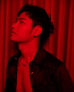 Prachaya Ruangroj Instagram - ถึงไม่ใช่ซานต้า.. แต่ไปหาได้นะ. 😈 #หุ่นดีให้เป็นเรื่องของอนาคต 😂