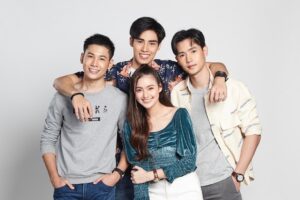 Prachaya Ruangroj Instagram - สนุกมาก และยากมากเหมือนกัน..
ขอบคุณพี่กอล์ฟ พี่หวาย พี่ก้อง ที่คอยกำกับดูแลน้องตลอดทั้งเรื่อง หรือจะแม่หมู กับแม่อิ๋ง ที่ช่วยกันเนรมิตเจนนี่ให้ออกมาสวยขนาดนี้ และพี่ๆ ทีมงานทุกคนที่ทำงานกันอย่างหนัก เราถ่ายกันไวมาก แต่ก็ออกมาดีและตลกมาก เป็นกองที่มีเสียงหัวเราะตลอดจริงๆ หมายถึงนักแสดงพากันไร้สาระน่ะครับ รักนะ. 555555555

ป.ล. : แต่งหน้าว่านานแล้ว ลบหน้าตอนถ่ายเสร็จนานไม่ต่างกัน. 😂

#เจนนี่กลางวันครับกลางคืนค่ะ