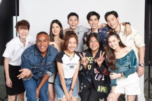 Prachaya Ruangroj Instagram - สนุกมาก และยากมากเหมือนกัน..
ขอบคุณพี่กอล์ฟ พี่หวาย พี่ก้อง ที่คอยกำกับดูแลน้องตลอดทั้งเรื่อง หรือจะแม่หมู กับแม่อิ๋ง ที่ช่วยกันเนรมิตเจนนี่ให้ออกมาสวยขนาดนี้ และพี่ๆ ทีมงานทุกคนที่ทำงานกันอย่างหนัก เราถ่ายกันไวมาก แต่ก็ออกมาดีและตลกมาก เป็นกองที่มีเสียงหัวเราะตลอดจริงๆ หมายถึงนักแสดงพากันไร้สาระน่ะครับ รักนะ. 555555555

ป.ล. : แต่งหน้าว่านานแล้ว ลบหน้าตอนถ่ายเสร็จนานไม่ต่างกัน. 😂

#เจนนี่กลางวันครับกลางคืนค่ะ