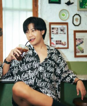 Prachaya Ruangroj Instagram - ☕️