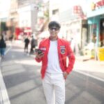 Prachaya Ruangroj Instagram - เมื่อที่บ้านอยากให้ใส่ชุดสีสันหน่อย แต่ตัวเองชอบสีขาวดำ โอเค ครึ่งๆ ละกัน.. 🤣 พบกันพรุ่งนี้นะครับ หวังว่าทุกคนจะมีความสุข #SingtoVdayFMinJapan2024 เห่อฟิลเตอร์กล้องตัวใหม่ อดทนหน่อยนะ ภาพช่วงนี้จะฟุ้งๆ หน่อย. 🤣 Tokyo, Japan