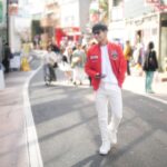 Prachaya Ruangroj Instagram - เมื่อที่บ้านอยากให้ใส่ชุดสีสันหน่อย แต่ตัวเองชอบสีขาวดำ โอเค ครึ่งๆ ละกัน.. 🤣 พบกันพรุ่งนี้นะครับ หวังว่าทุกคนจะมีความสุข #SingtoVdayFMinJapan2024 เห่อฟิลเตอร์กล้องตัวใหม่ อดทนหน่อยนะ ภาพช่วงนี้จะฟุ้งๆ หน่อย. 🤣 Tokyo, Japan