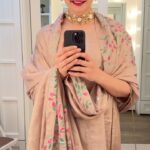 Prachi Desai Instagram - When I couldn’t get enough of this hand painted beauty created by my dear friend Sagarika’s beautiful mother, Urmila aunty and her team of skilled artisans.. @sagarikaghatge @akuteeindia 🤍💫 #love #chanderi #silk #tissue #outfit #indian #heritage