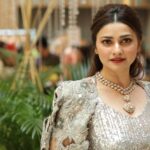 Prachi Desai Instagram - My dear friend @nitigupta1975 is hosting the most spectacular festive fashion showcase of the season in Dubai!! ‘AFRA’ Today❗️ SHOP FOR NEW STYLES at the AFRA “Ramadan Coterie” @theafraworld Date: Saturday, 3 FEBRUARY, 2024 You don’t want to miss this one! Venue: EDITION Hotel, Downtown Dubai Time: 10am to 7pm You can also pick your styles from the AFRA Style Shoot LOOKBOOK SS24