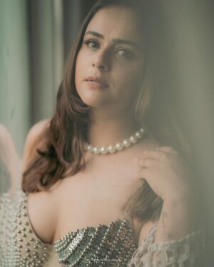 Prachi Tehlan Instagram - 'Pearl Pearl' dil key paas ✨ 

PHOTOGRAPHER : @_HARIKUMAR._ 
MUAH : @BRIDE_TO_BE_BY_DILSHAD 
STYLED BY : @styyledbyjoe @JOE_ELIZE_JOY 
WEARING : @bride_to_be_by_dilshad 
LOCATION COURTESY: @NO_18HOTEL