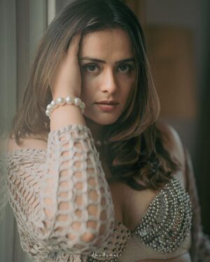 Prachi Tehlan Instagram - 'Pearl Pearl' dil key paas ✨ 

PHOTOGRAPHER : @_HARIKUMAR._ 
MUAH : @BRIDE_TO_BE_BY_DILSHAD 
STYLED BY : @styyledbyjoe @JOE_ELIZE_JOY 
WEARING : @bride_to_be_by_dilshad 
LOCATION COURTESY: @NO_18HOTEL