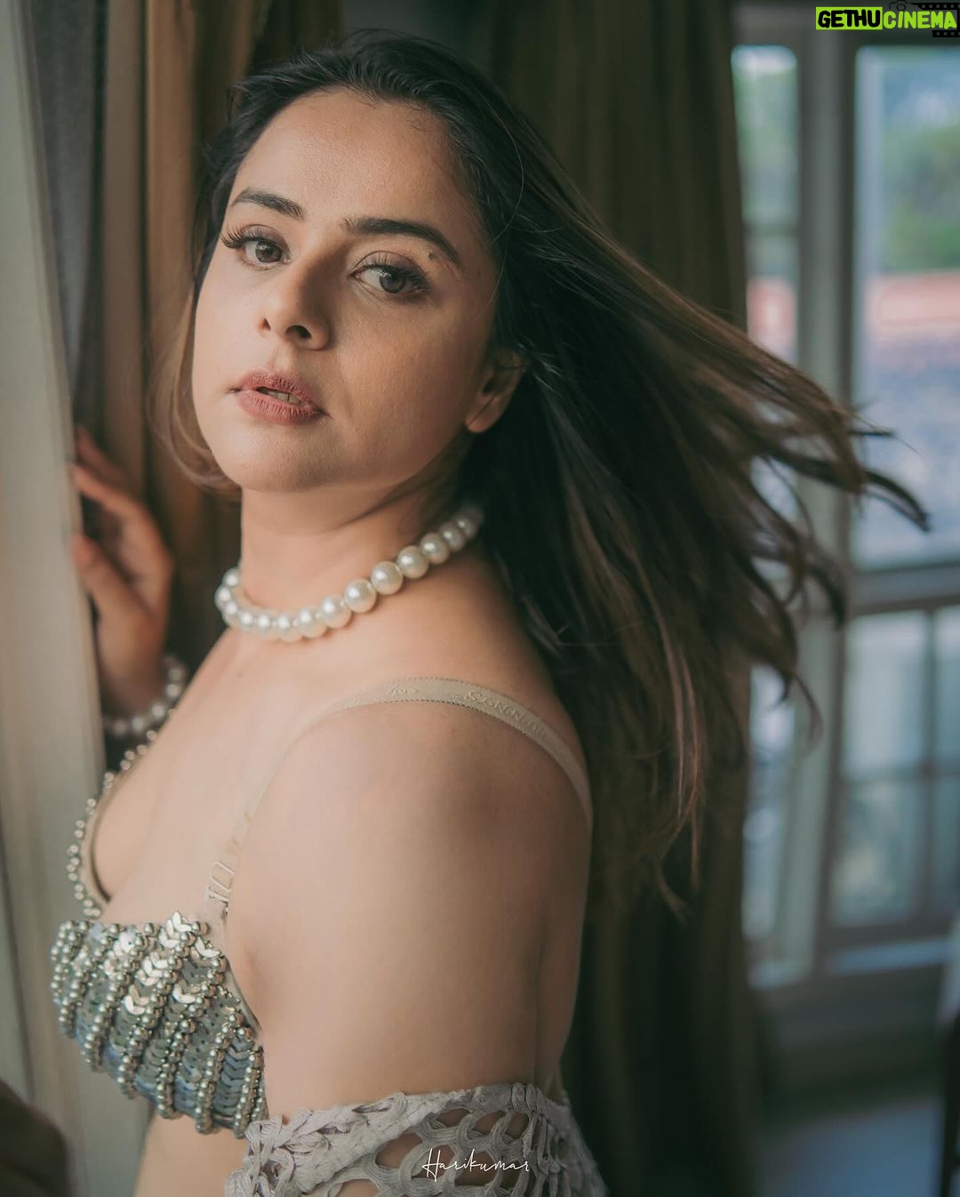 Prachi Tehlan - 48.2K Likes - 'Pearl Pearl' dil key paas β¨
PHOTOGRAPHER : @_HARIKUMAR._
MUAH : @BRIDE_TO_BE_BY_DILSHAD
STYLED BY : @styyledbyjoe @JOE_ELIZE_JOY
WEARING : @bride_to_be_by_dilshad
LOCATION COURTESY: @NO_18HOTEL