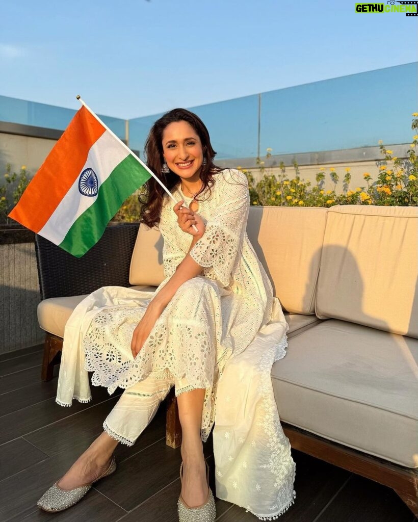 Pragya Jaiswal Instagram - Pride for my india always 🧡💯 Happy 75th Republic Day ! 🇮🇳