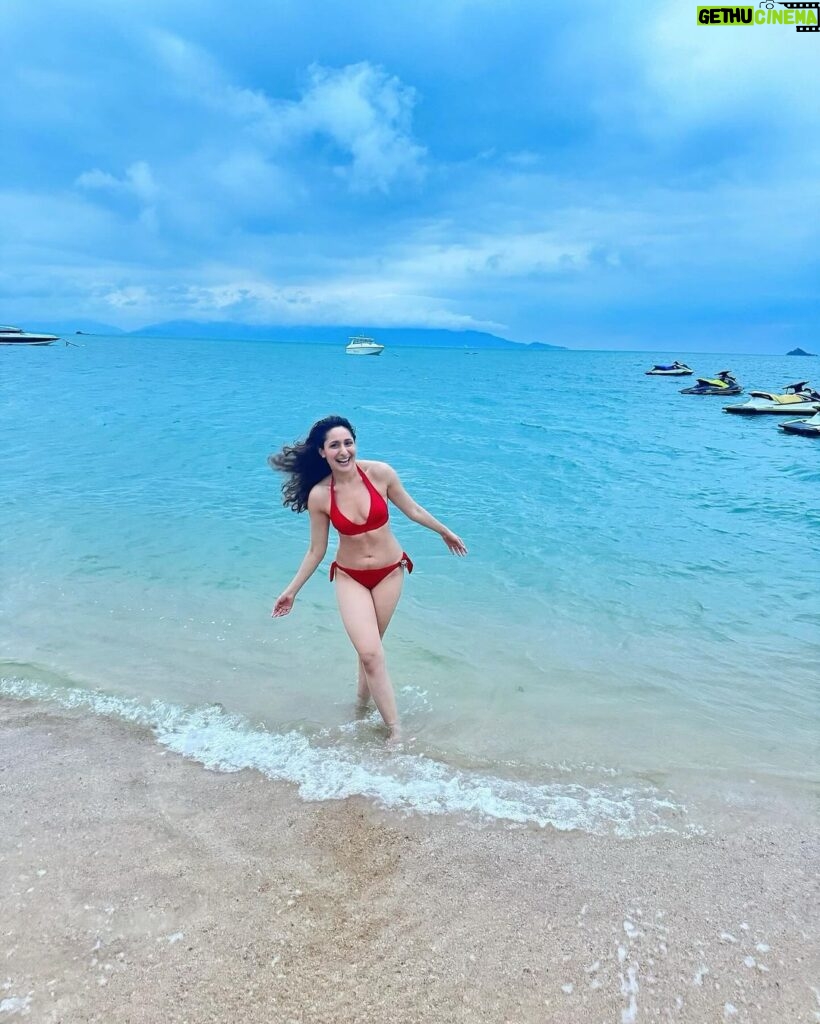 Pragya Jaiswal Instagram - Beach, BFFs and Nariyal Pani 🥥☀🏝 Koh Samui, Thailand
