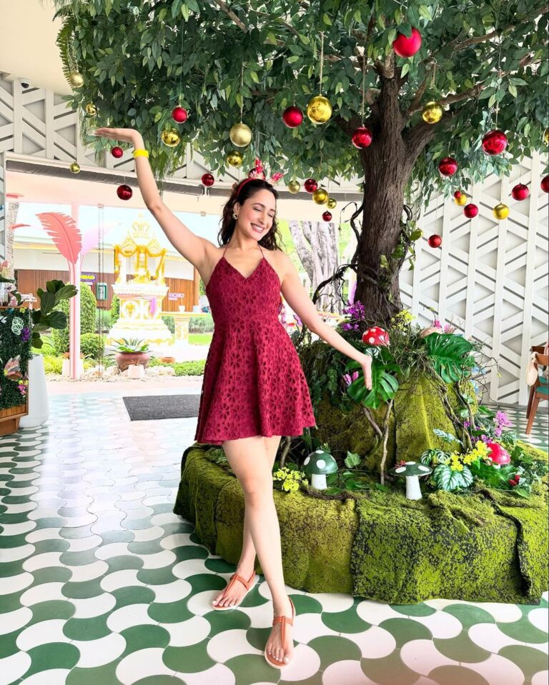 Pragya Jaiswal Instagram - Merry merry to everyone 🎄❤ Koh Samui Island, Thailand