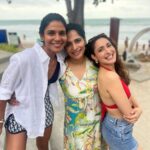 Pragya Jaiswal Instagram - Beach, BFFs and Nariyal Pani 🥥☀️🏝️ Koh Samui, Thailand