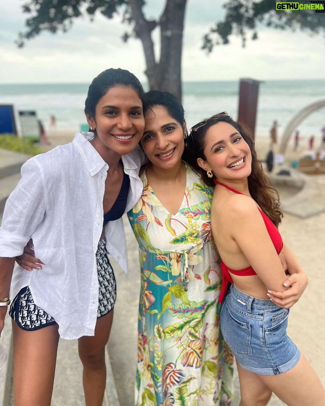 Pragya Jaiswal Instagram - Beach, BFFs and Nariyal Pani 🥥☀️🏝️ Koh Samui, Thailand