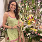 Pragya Jaiswal Instagram - Ganpati Bappa Morya 🌸🐘💚 May bappa bless us all with health, happiness & abundance in the coming year ✨💫 Outfit @sukritiandaakritiofficial Earrings @the_bling_girll Bangles @keiyura_jewelry Ring @ananaofficial Footwear @fizzygoblet Makeup @athirathakkar Hair @thakuramit190 Styled by @anshikaav Assisted by @bhatia_tanisha
