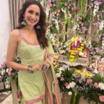 Pragya Jaiswal Instagram – Ganpati Bappa Morya 🌸🐘💚

May bappa bless us all with health, happiness & abundance in the coming year ✨💫

Outfit @sukritiandaakritiofficial
Earrings @the_bling_girll
Bangles @keiyura_jewelry
Ring @ananaofficial
Footwear @fizzygoblet

Makeup @athirathakkar 
Hair @thakuramit190 

Styled by @anshikaav
Assisted by @bhatia_tanisha