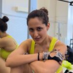 Pragya Jaiswal Instagram - Getting my #MondayMotivation from my own workout video today and wondering how a year went by.. 🤸🏻‍♀️👟