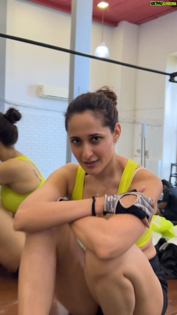Pragya Jaiswal Instagram - Getting my #MondayMotivation from my own workout video today and wondering how a year went by.. 🤸🏻‍♀️👟